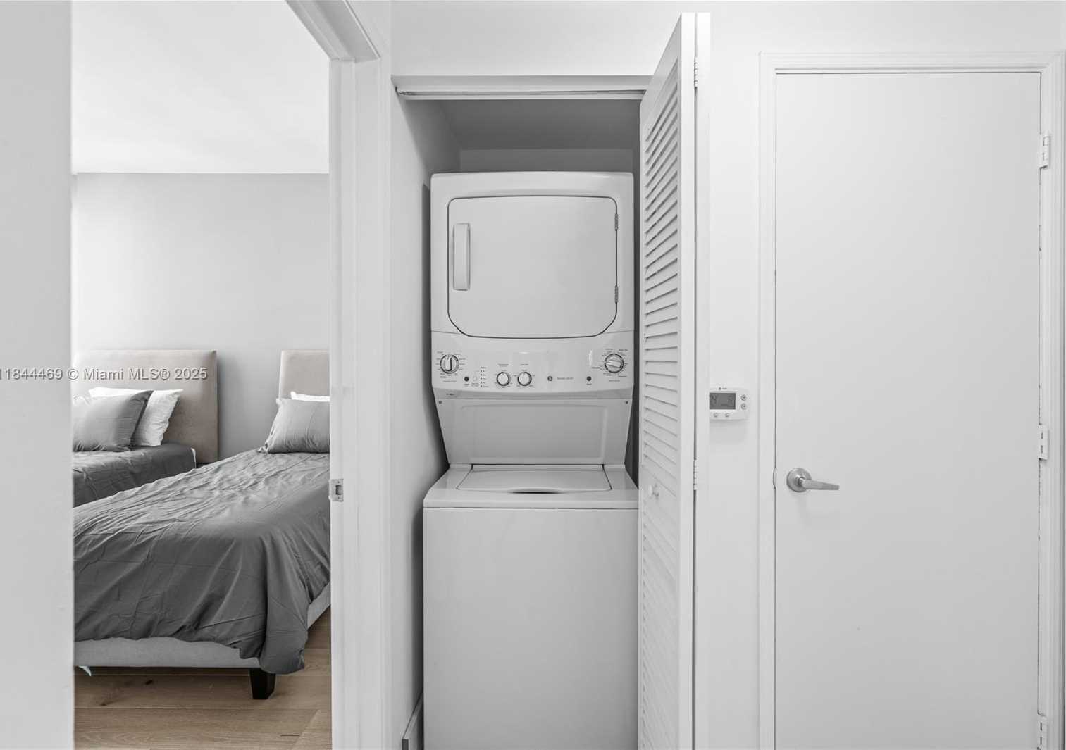 Small Image of 951 BRICKELL AVE #1505, Miami Number 31