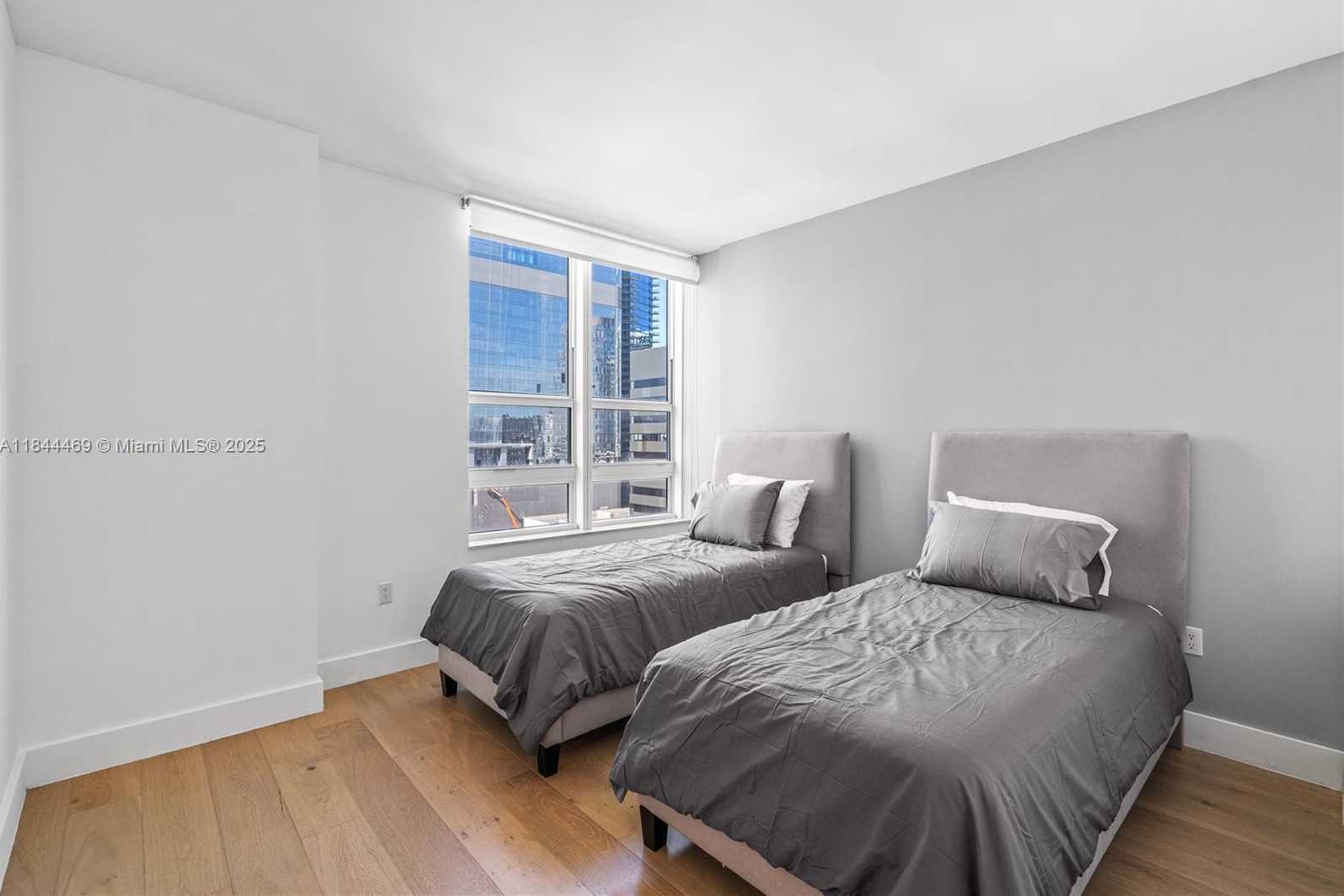 Small Image of 951 BRICKELL AVE #1505, Miami Number 32