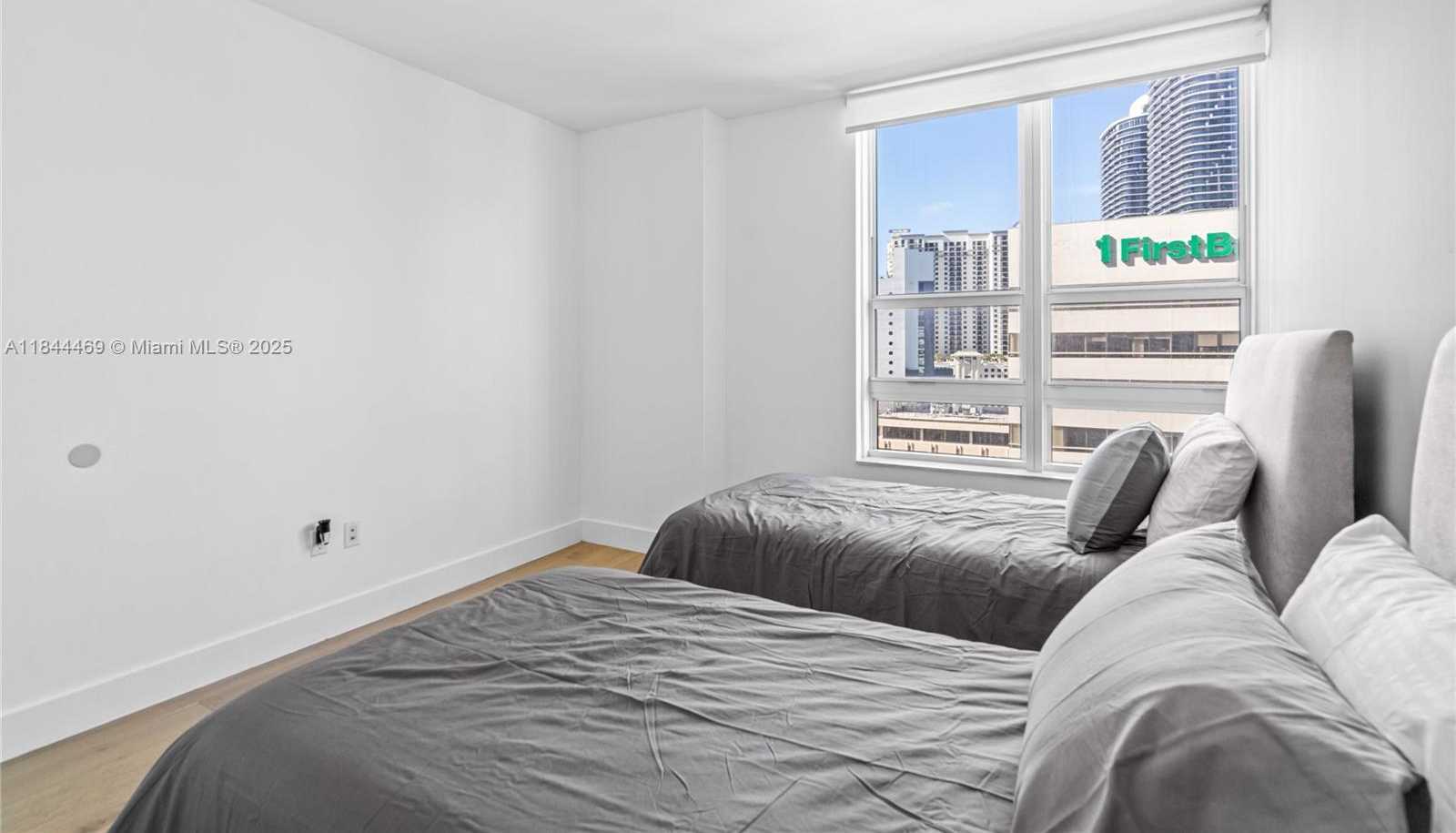 Small Image of 951 BRICKELL AVE #1505, Miami Number 33