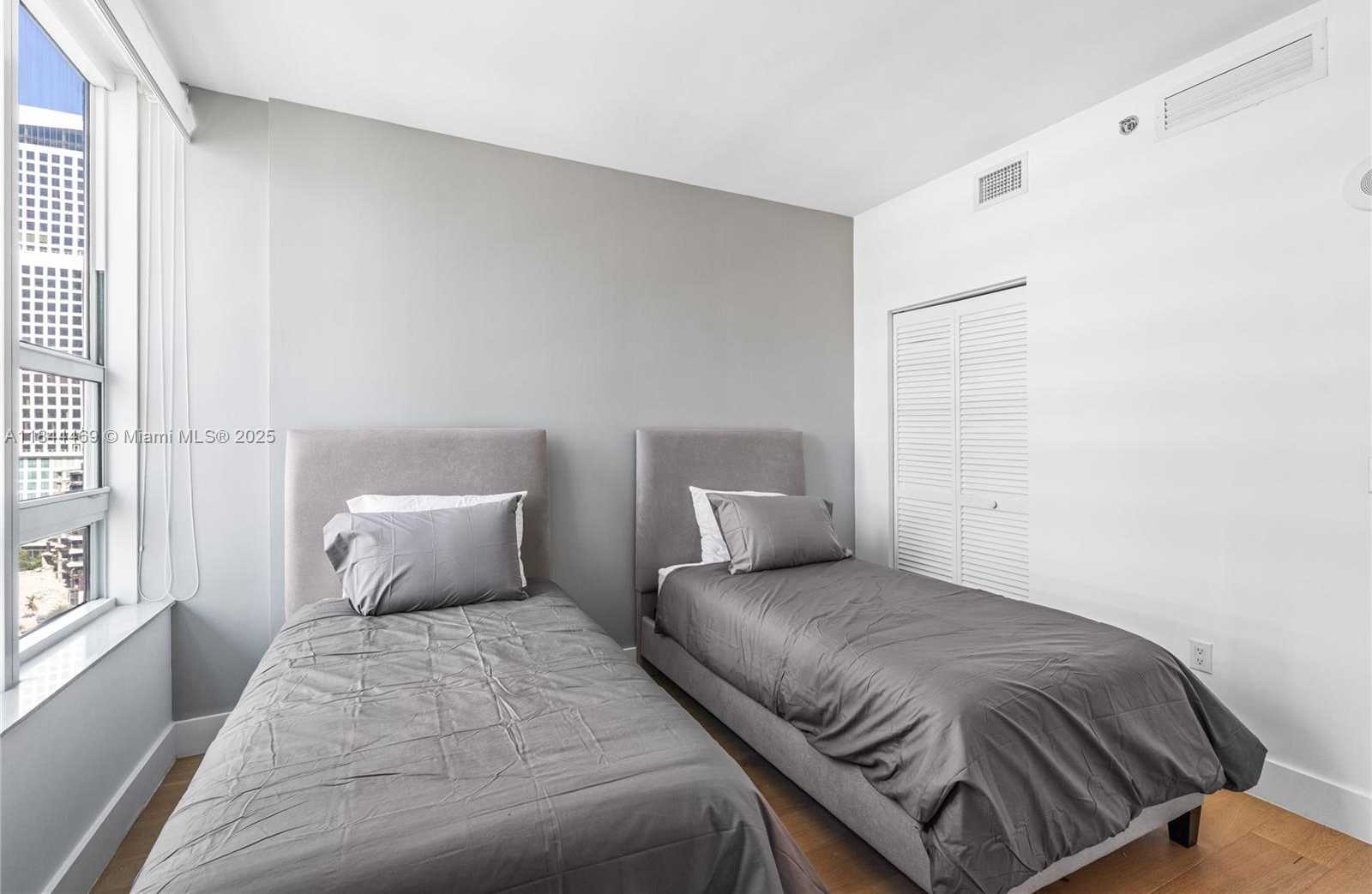 Small Image of 951 BRICKELL AVE #1505, Miami Number 34