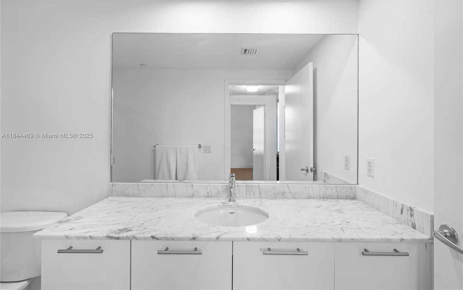 Small Image of 951 BRICKELL AVE #1505, Miami Number 37