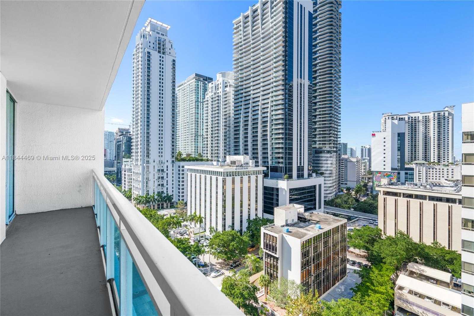 Small Image of 951 BRICKELL AVE #1505, Miami Number 6