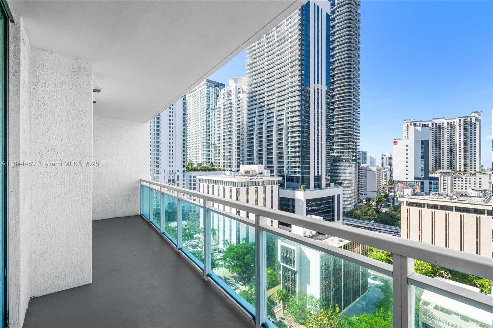 Small Image of 951 BRICKELL AVE #1505, Miami Number 7