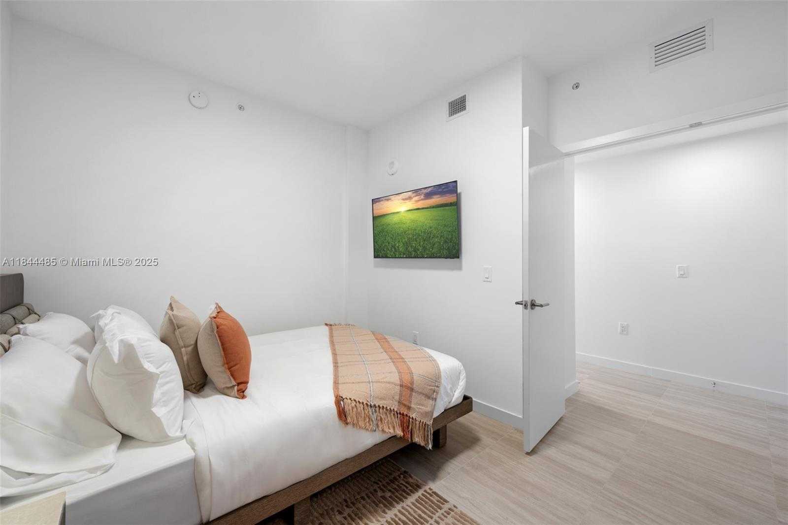 Small Image of 580 72ND ST #1009, Miami Beach Number 11