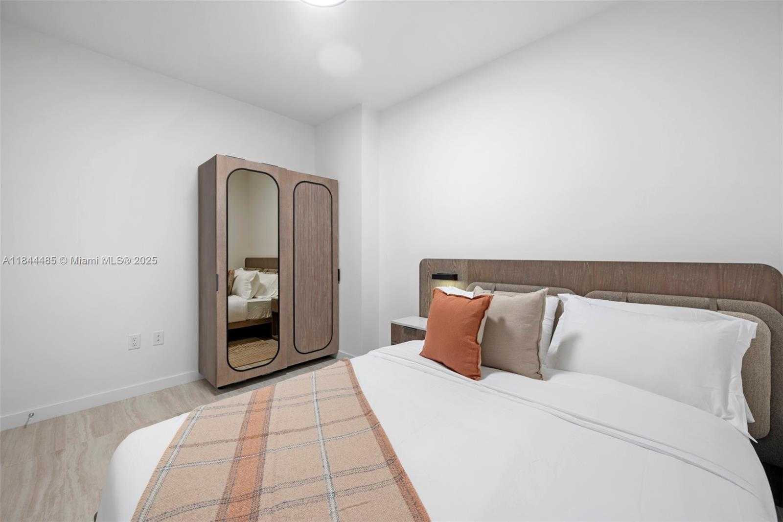Small Image of 580 72ND ST #1009, Miami Beach Number 12