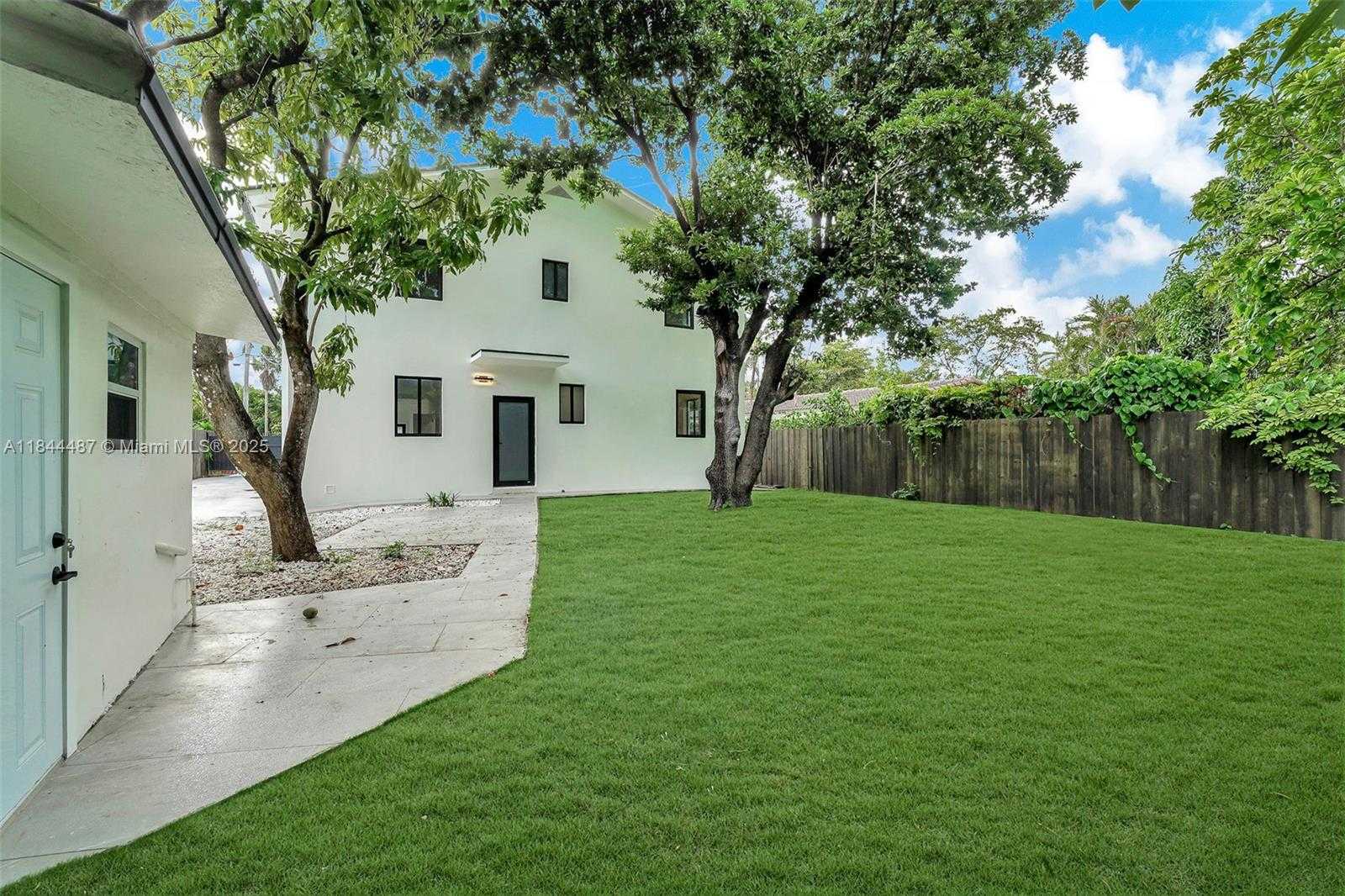 Small Image of 972 SOUTH WEST 44TH AVE, Miami Number 12