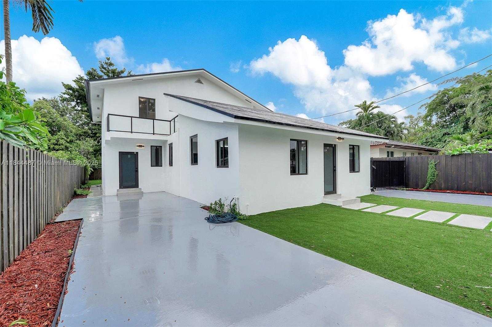 Small Image of 972 SOUTH WEST 44TH AVE, Miami Number 2