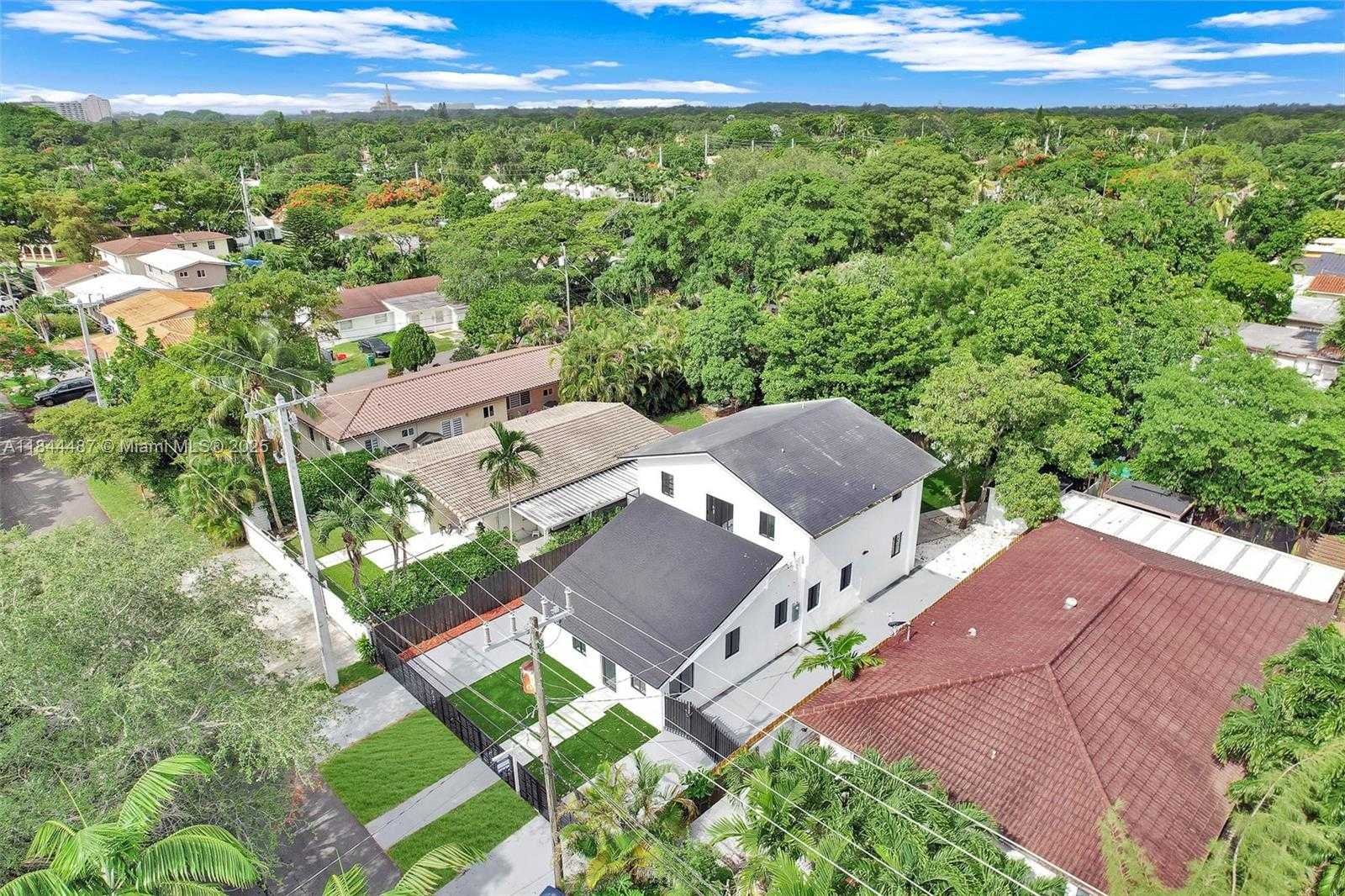 Small Image of 972 SOUTH WEST 44TH AVE, Miami Number 7