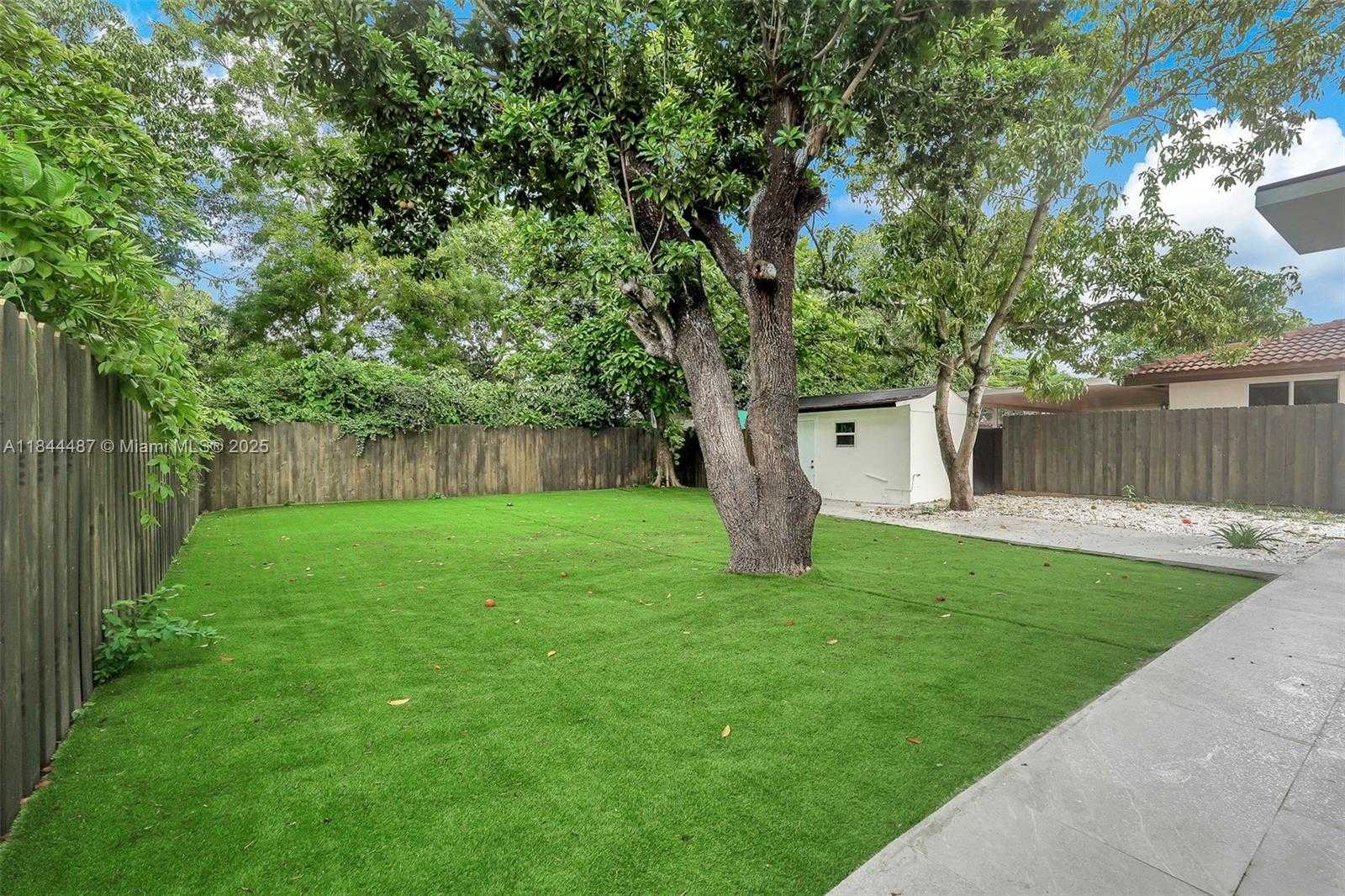 Small Image of 972 SOUTH WEST 44TH AVE, Miami Number 8