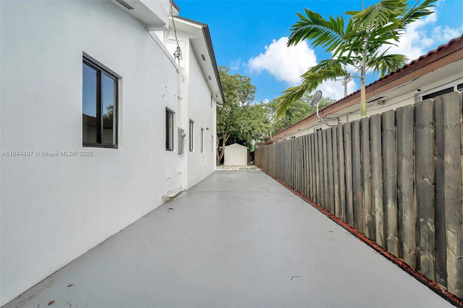 Small Image of 972 SOUTH WEST 44TH AVE, Miami Number 9