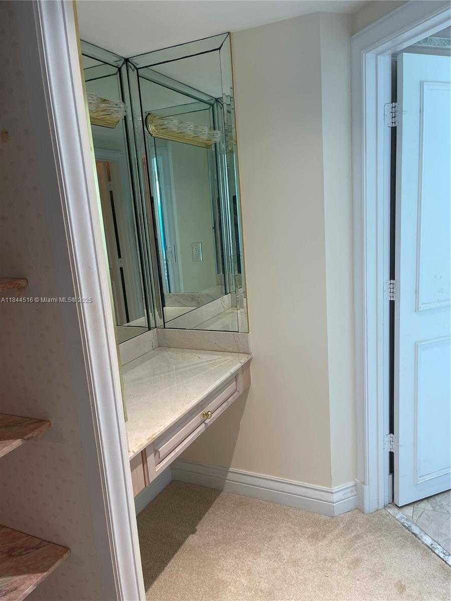 Small Image of 5025 COLLINS AVE #1908, Miami Beach Number 15