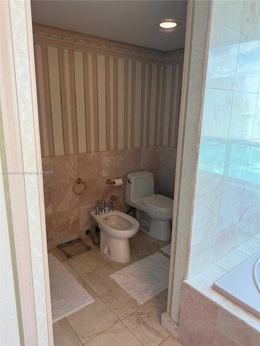 Small Image of 5025 COLLINS AVE #1908, Miami Beach Number 17