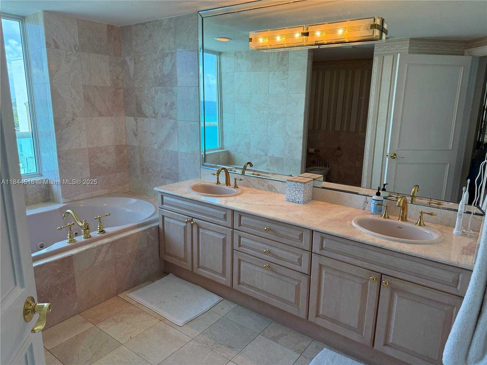 Small Image of 5025 COLLINS AVE #1908, Miami Beach Number 18