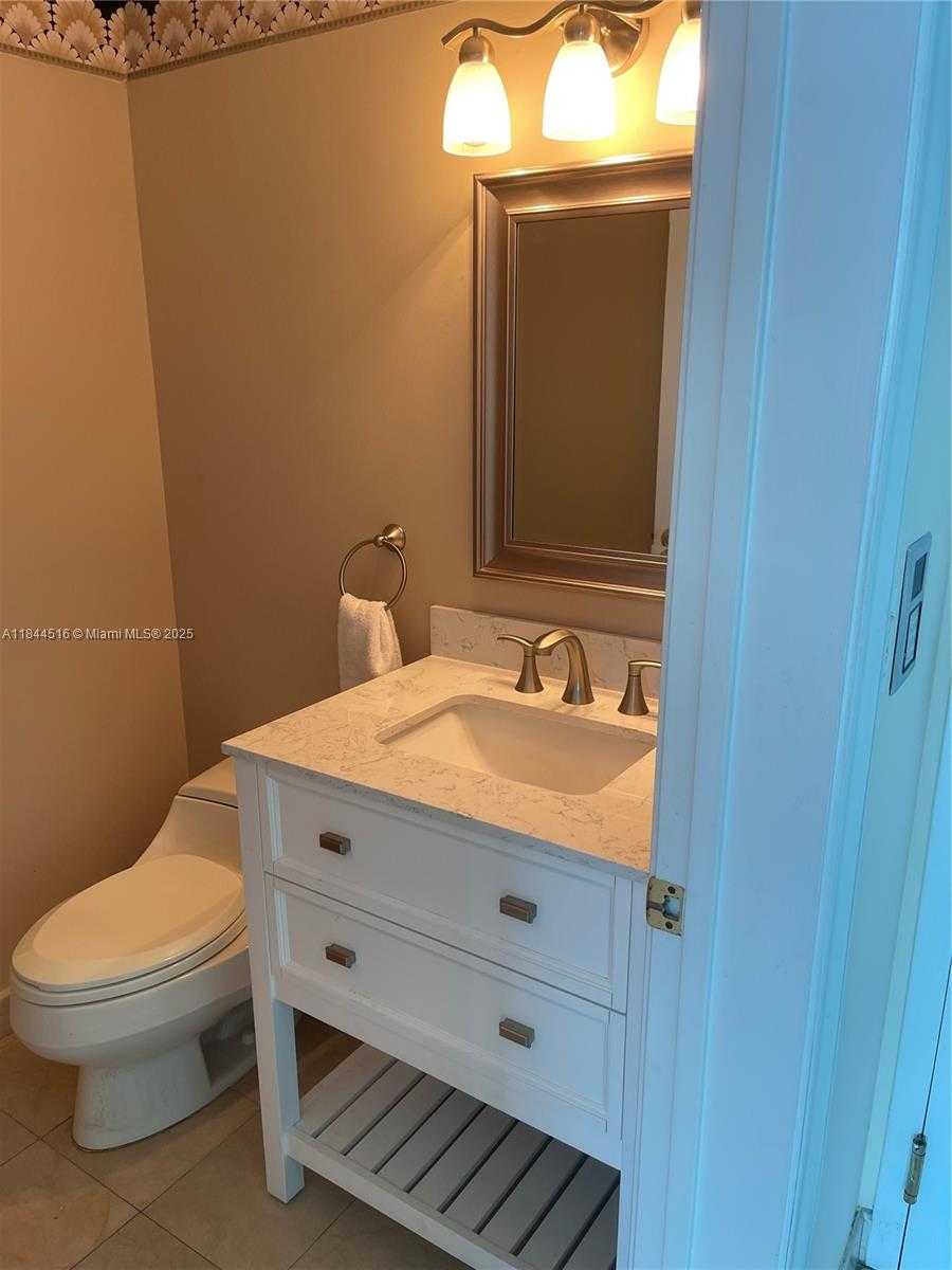 Small Image of 5025 COLLINS AVE #1908, Miami Beach Number 20