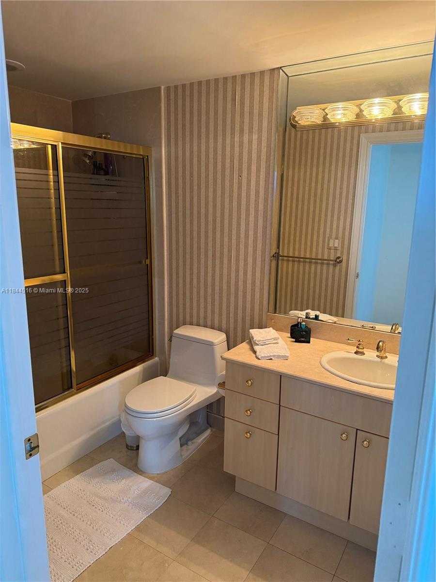 Small Image of 5025 COLLINS AVE #1908, Miami Beach Number 24