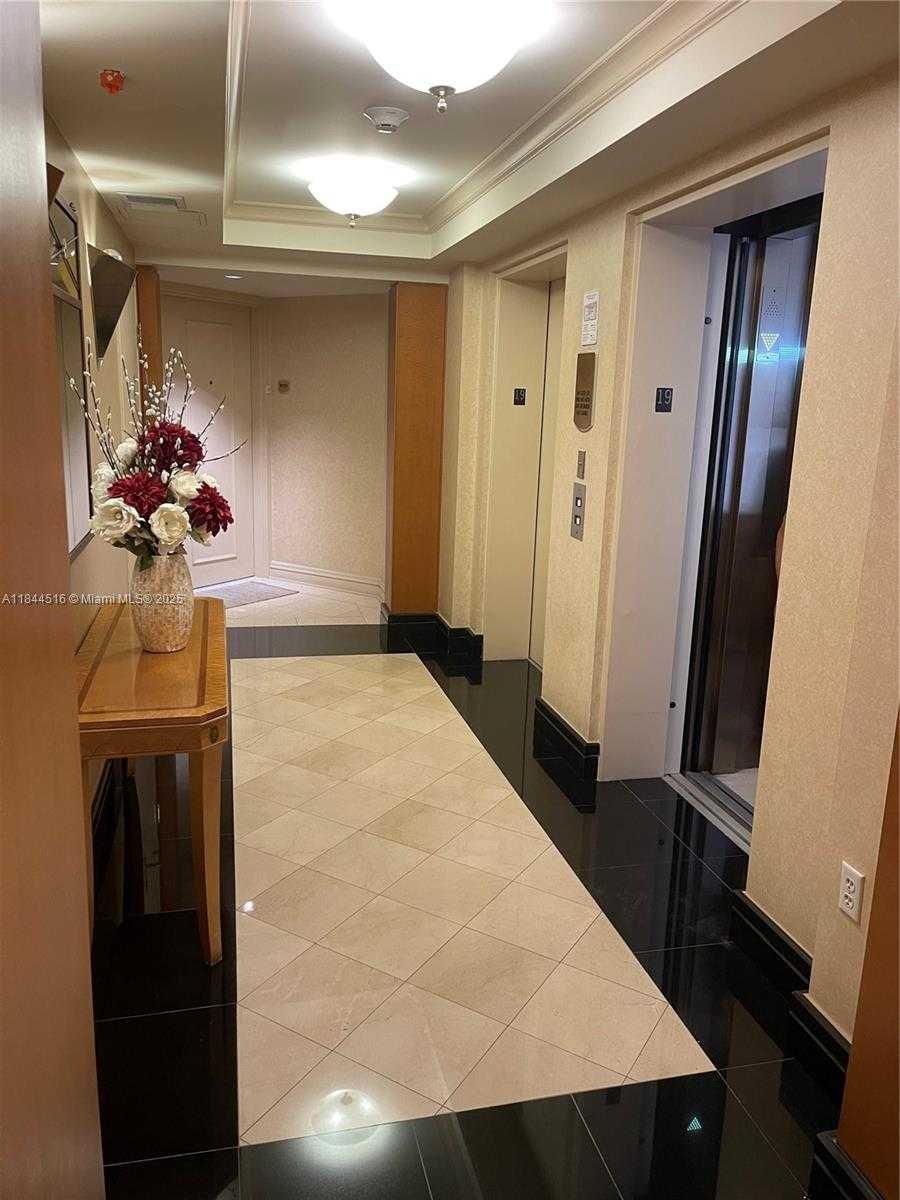 Small Image of 5025 COLLINS AVE #1908, Miami Beach Number 4