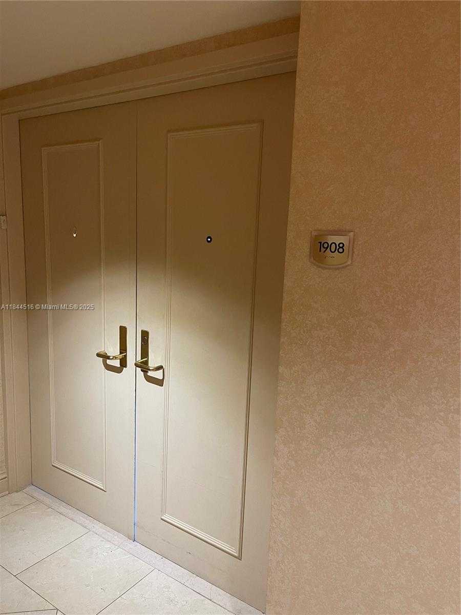 Small Image of 5025 COLLINS AVE #1908, Miami Beach Number 5