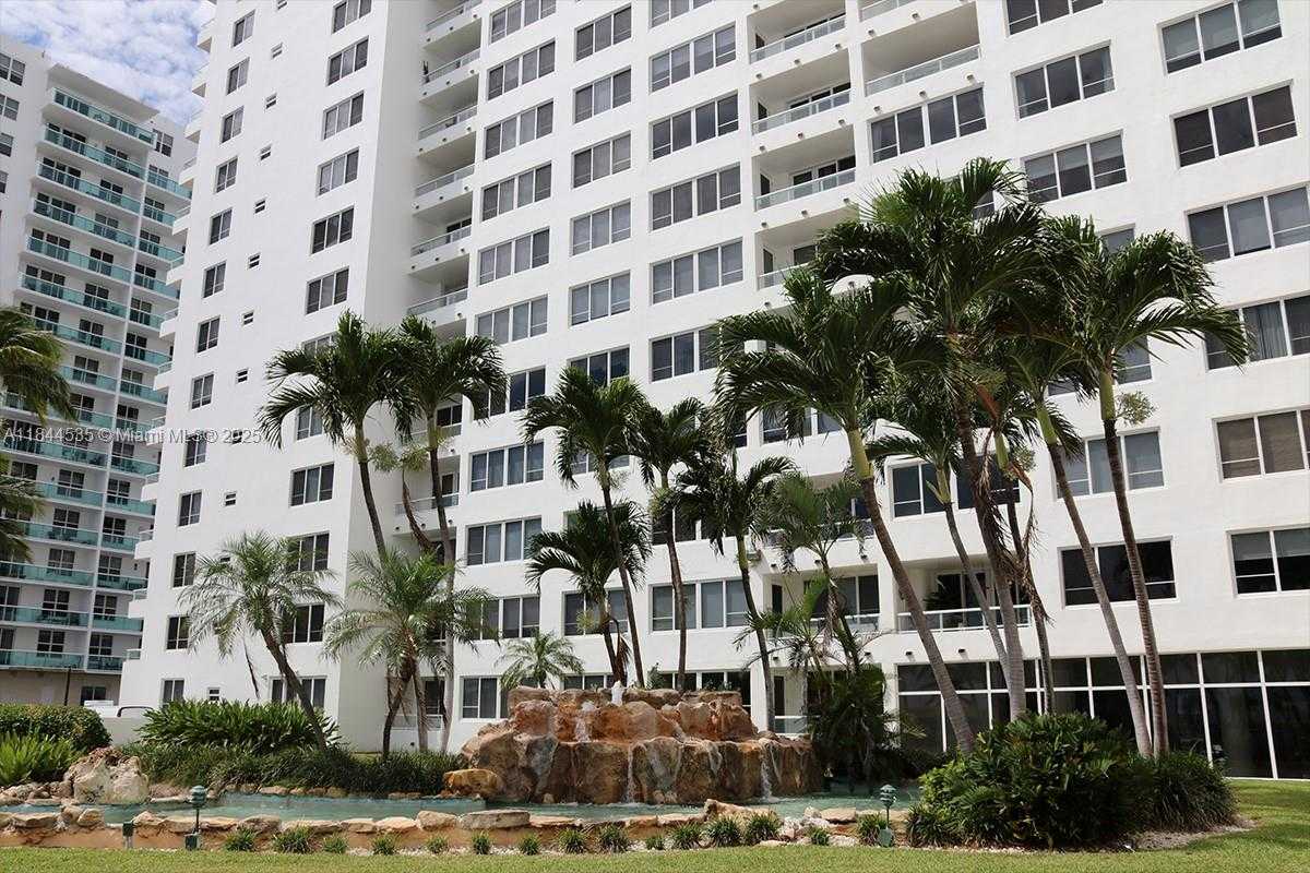 Small Image of 5005 COLLINS AVE #1218, Miami Beach Number 2
