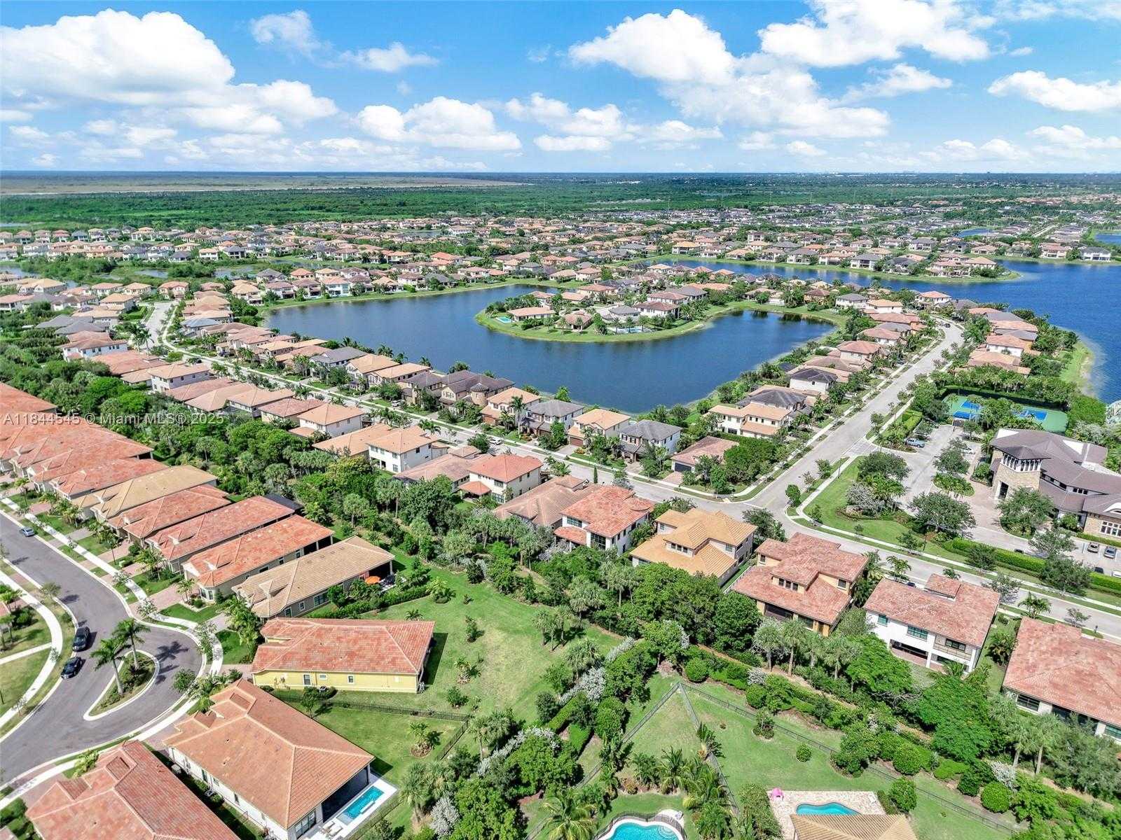 Small Image of 8855 WEST WATERCREST CIR W, Parkland Number 16