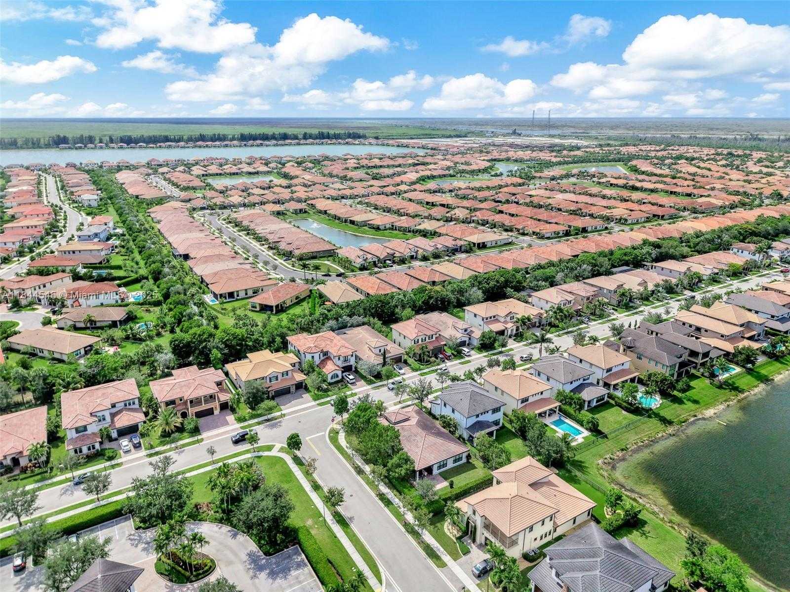 Small Image of 8855 WEST WATERCREST CIR W, Parkland Number 17