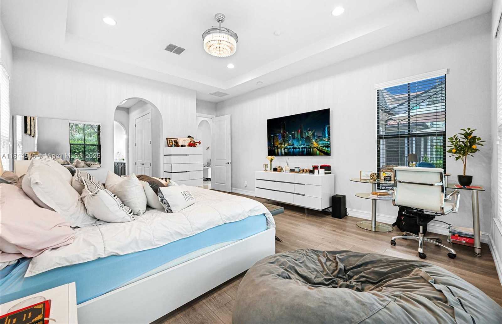 Small Image of 8855 WEST WATERCREST CIR W, Parkland Number 40