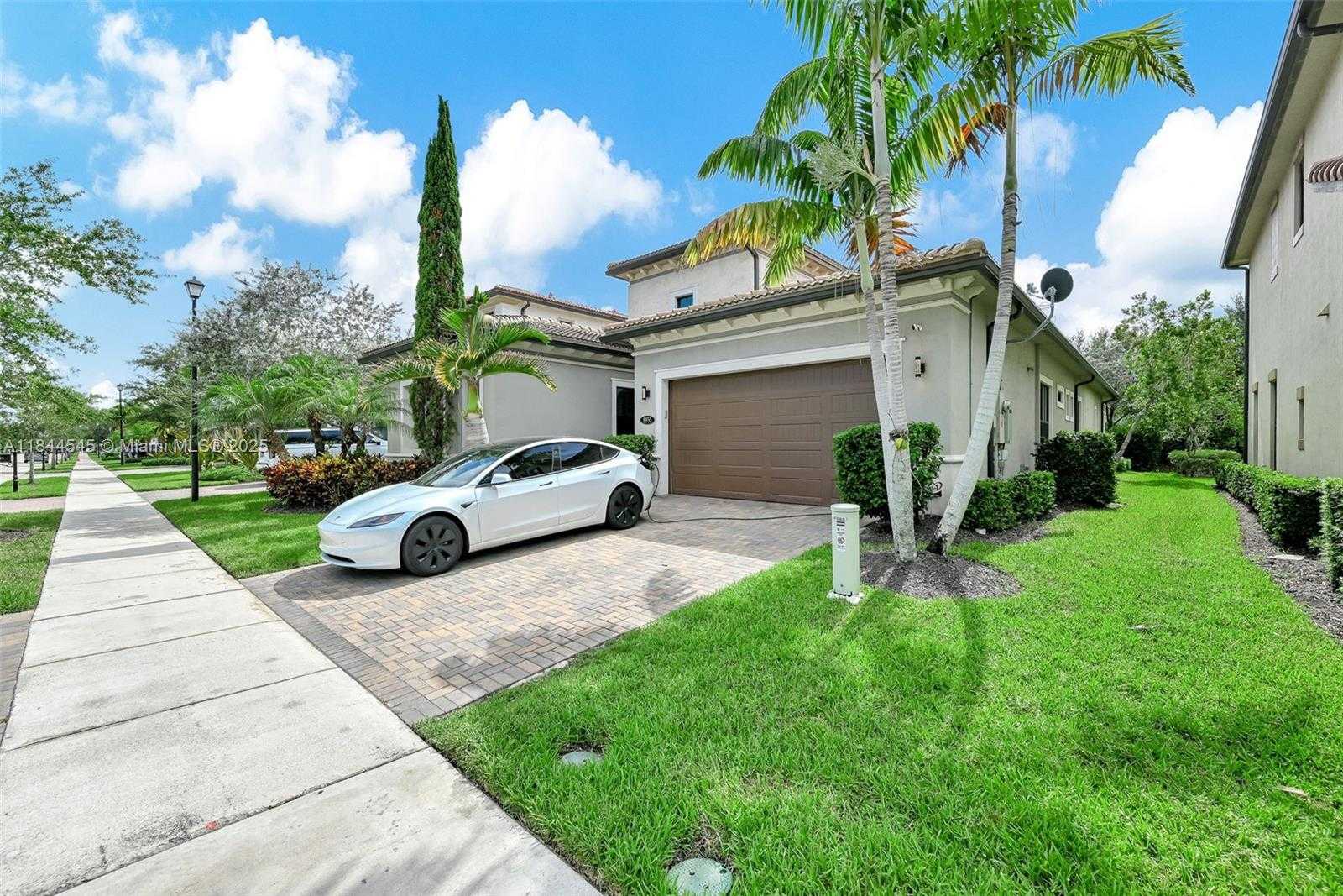 Small Image of 8855 WEST WATERCREST CIR W, Parkland Number 5