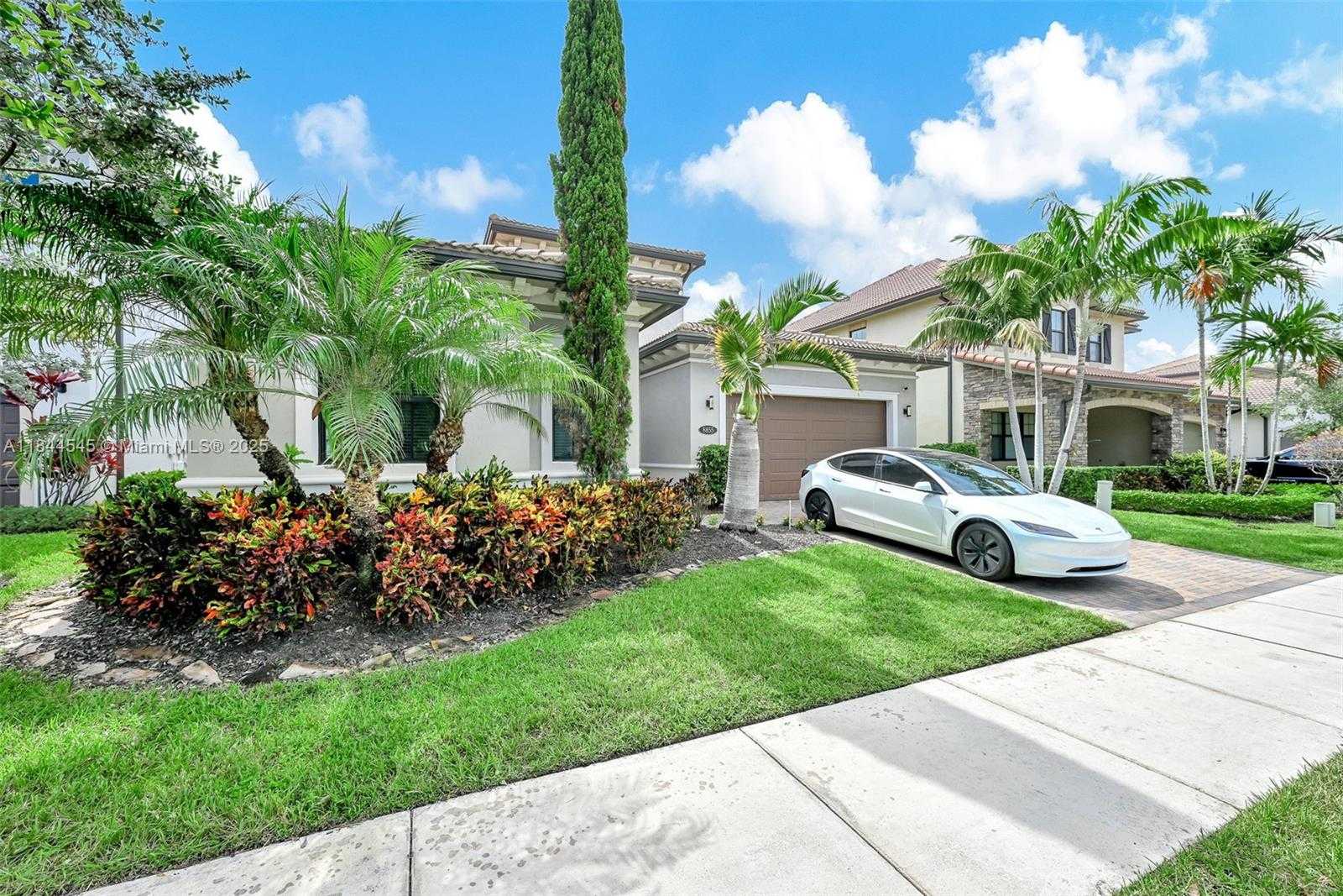 Small Image of 8855 WEST WATERCREST CIR W, Parkland Number 6