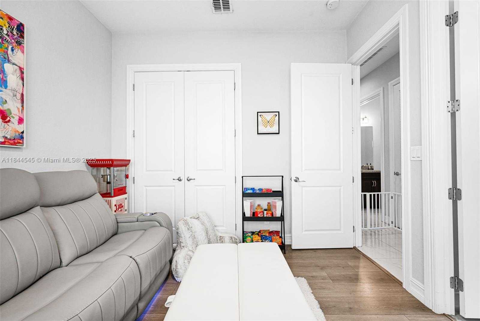 Small Image of 8855 WEST WATERCREST CIR W, Parkland Number 65