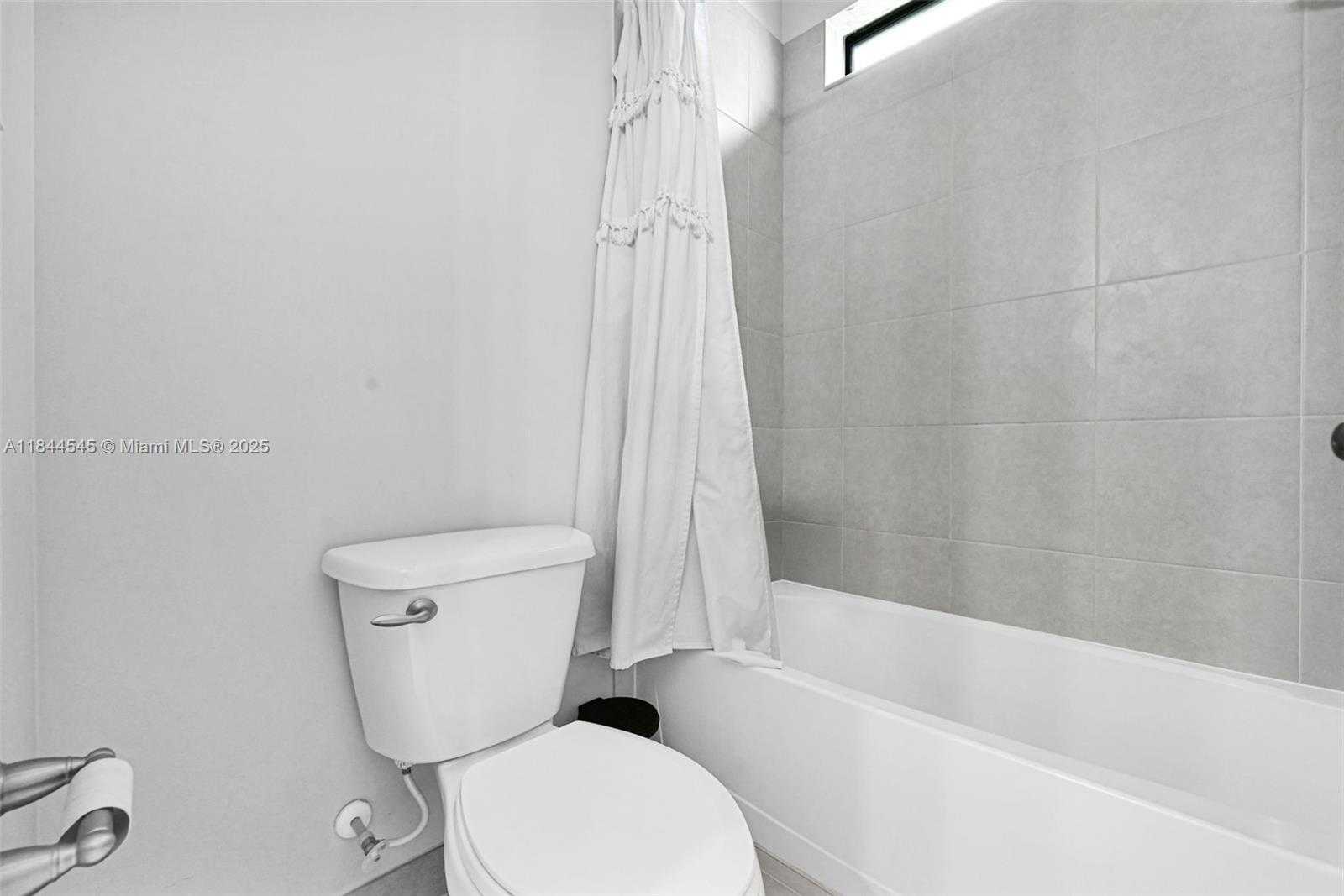 Small Image of 8855 WEST WATERCREST CIR W, Parkland Number 74
