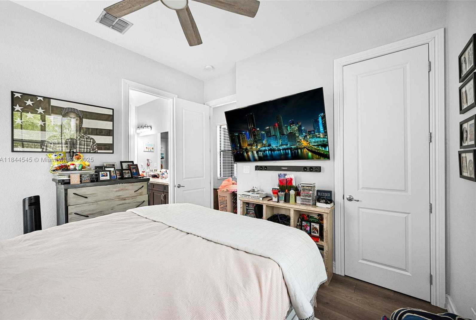 Small Image of 8855 WEST WATERCREST CIR W, Parkland Number 78