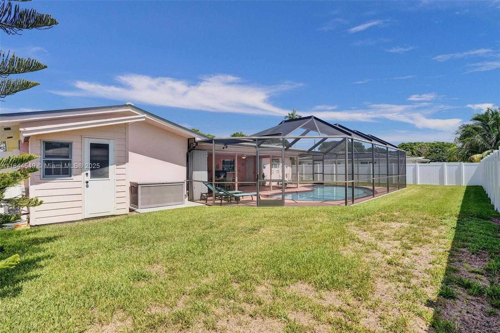 Small Image of 1014 SOUTH EAST 14TH AVE, Deerfield Beach Number 13