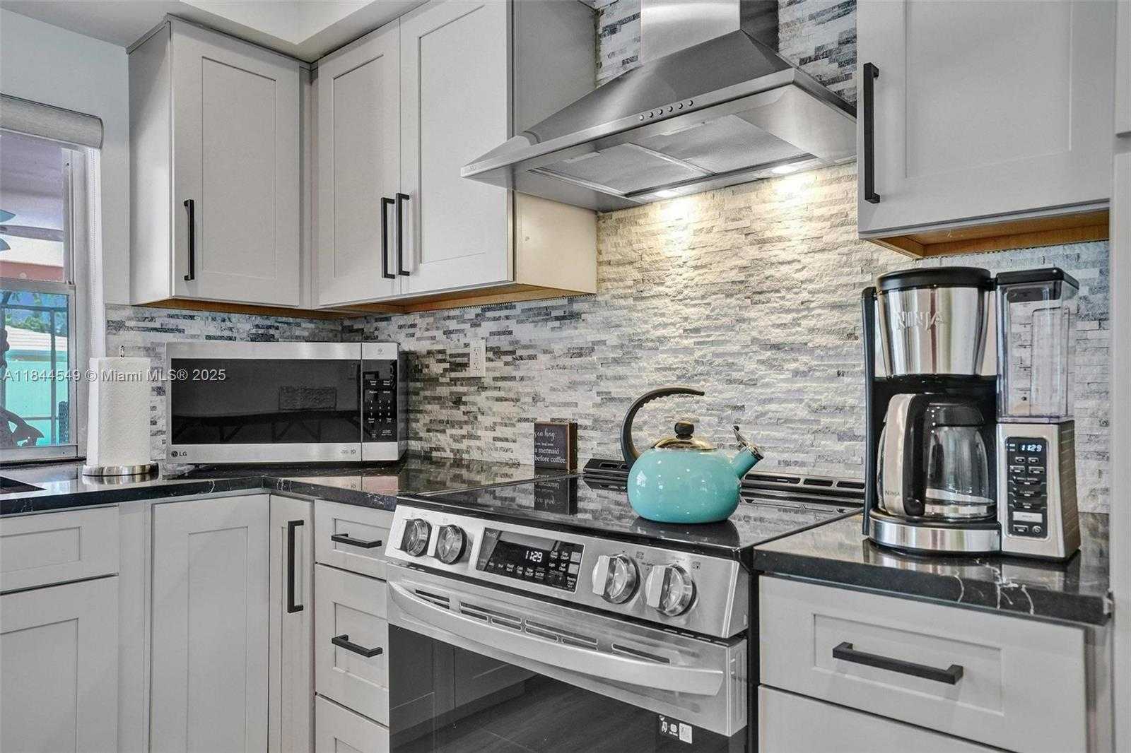 Small Image of 1014 SOUTH EAST 14TH AVE, Deerfield Beach Number 27