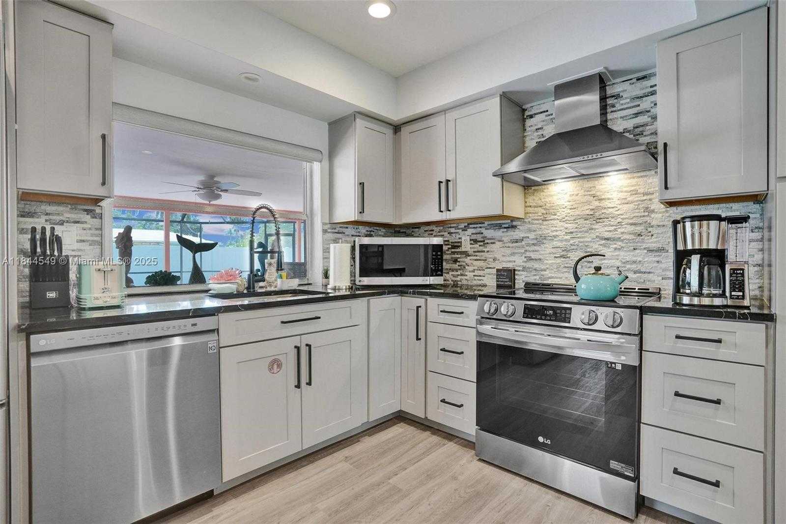 Small Image of 1014 SOUTH EAST 14TH AVE, Deerfield Beach Number 28