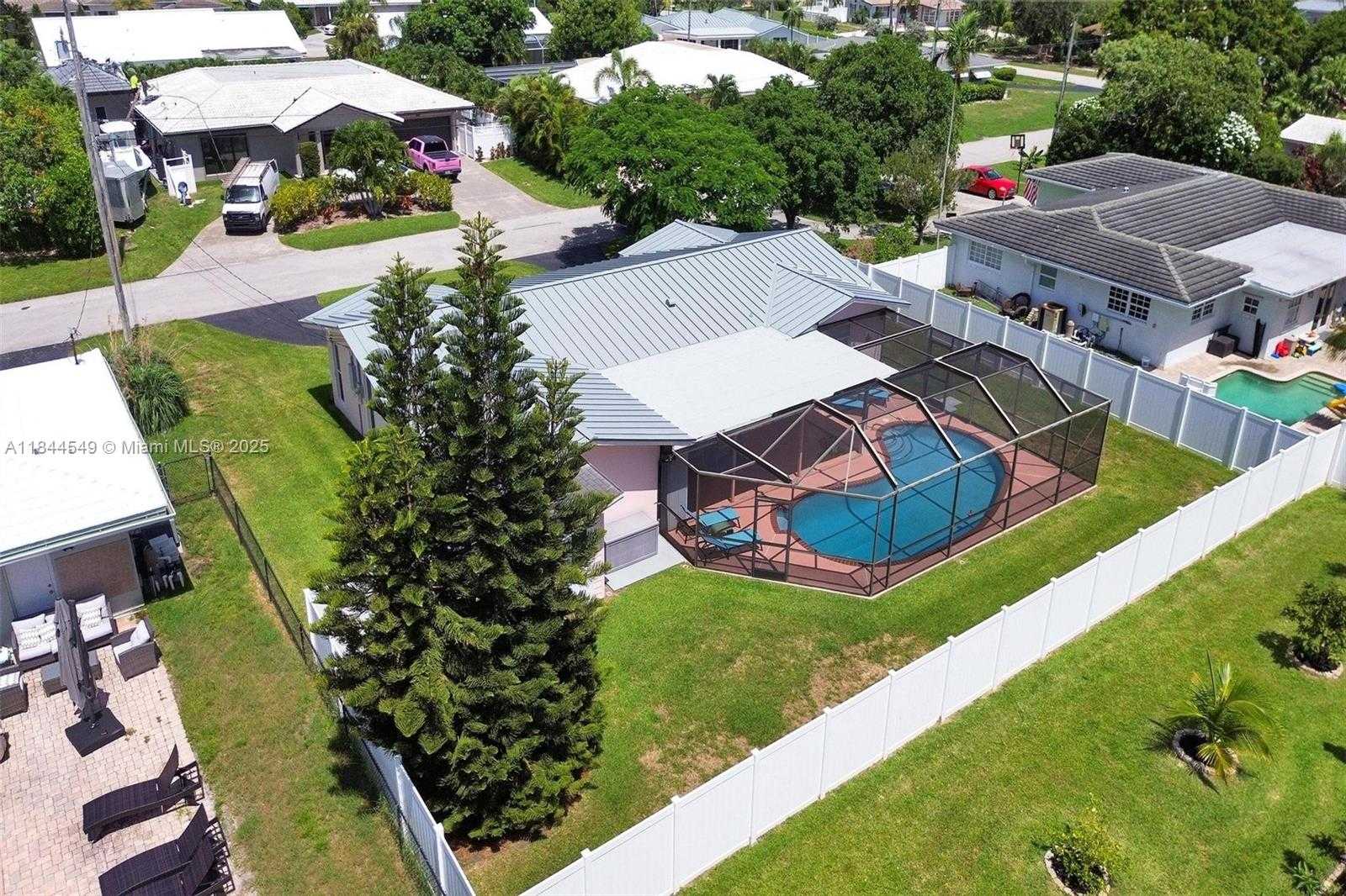 Small Image of 1014 SOUTH EAST 14TH AVE, Deerfield Beach Number 3