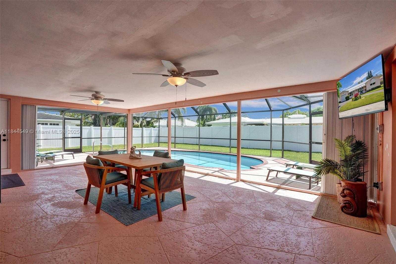 Small Image of 1014 SOUTH EAST 14TH AVE, Deerfield Beach Number 35