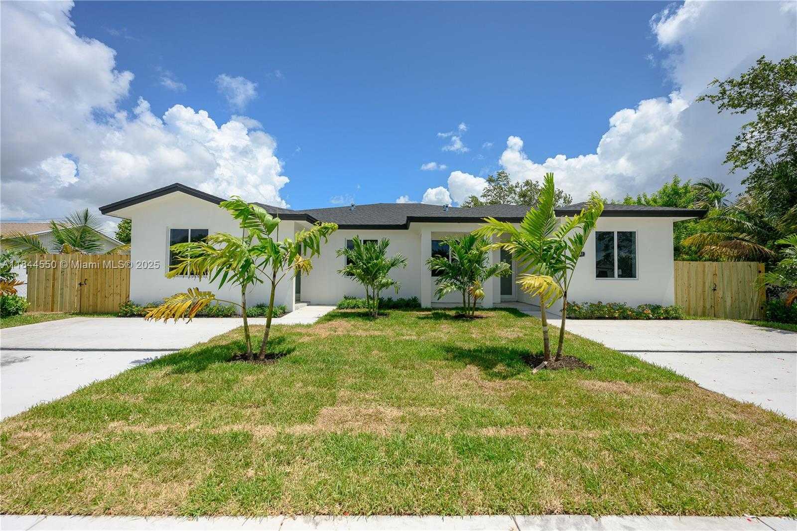 Small Image of 10745 SOUTH WEST 217TH ST #10745, Miami Number 26