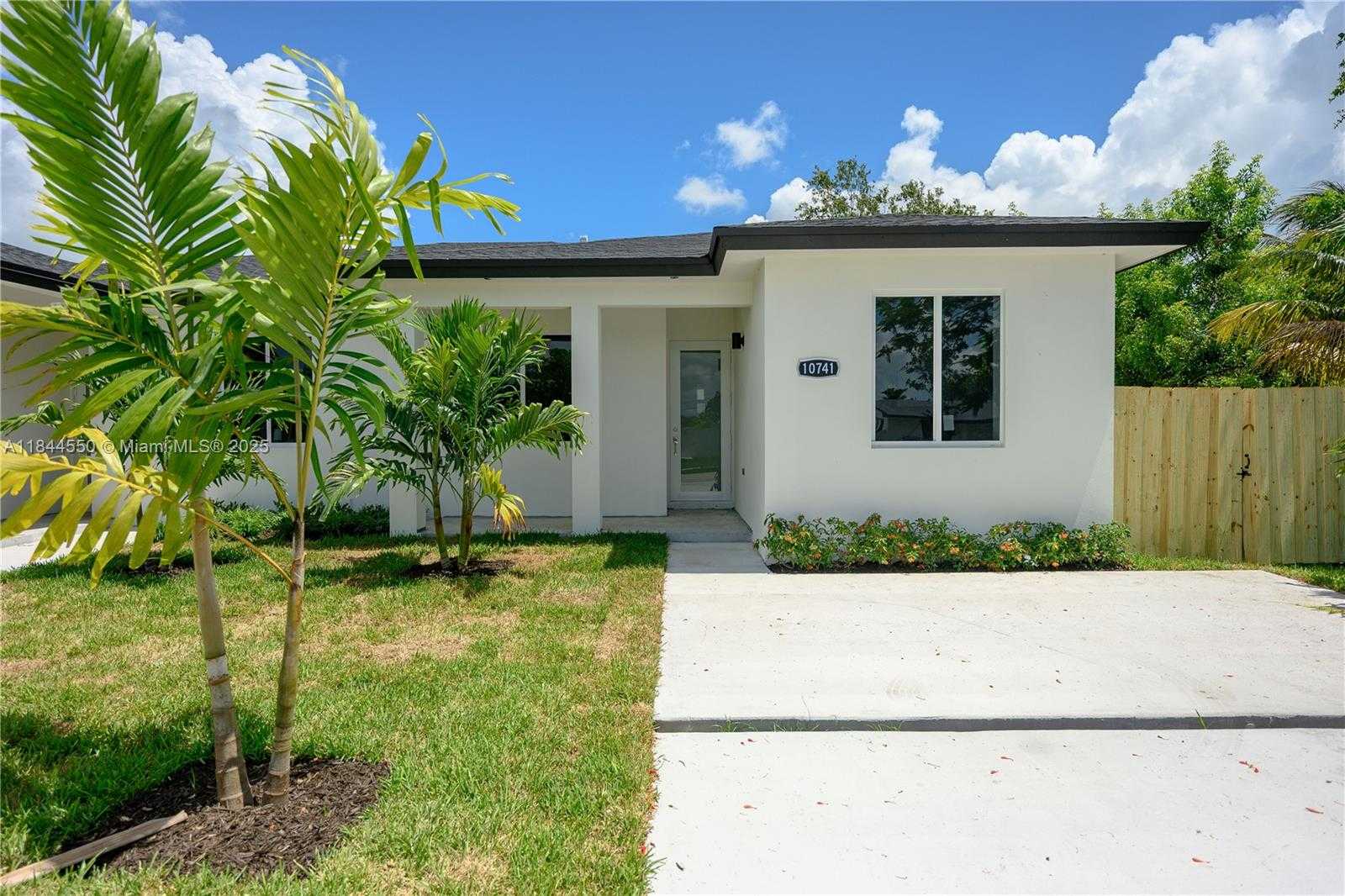 Small Image of 10745 SOUTH WEST 217TH ST #10745, Miami Number 27