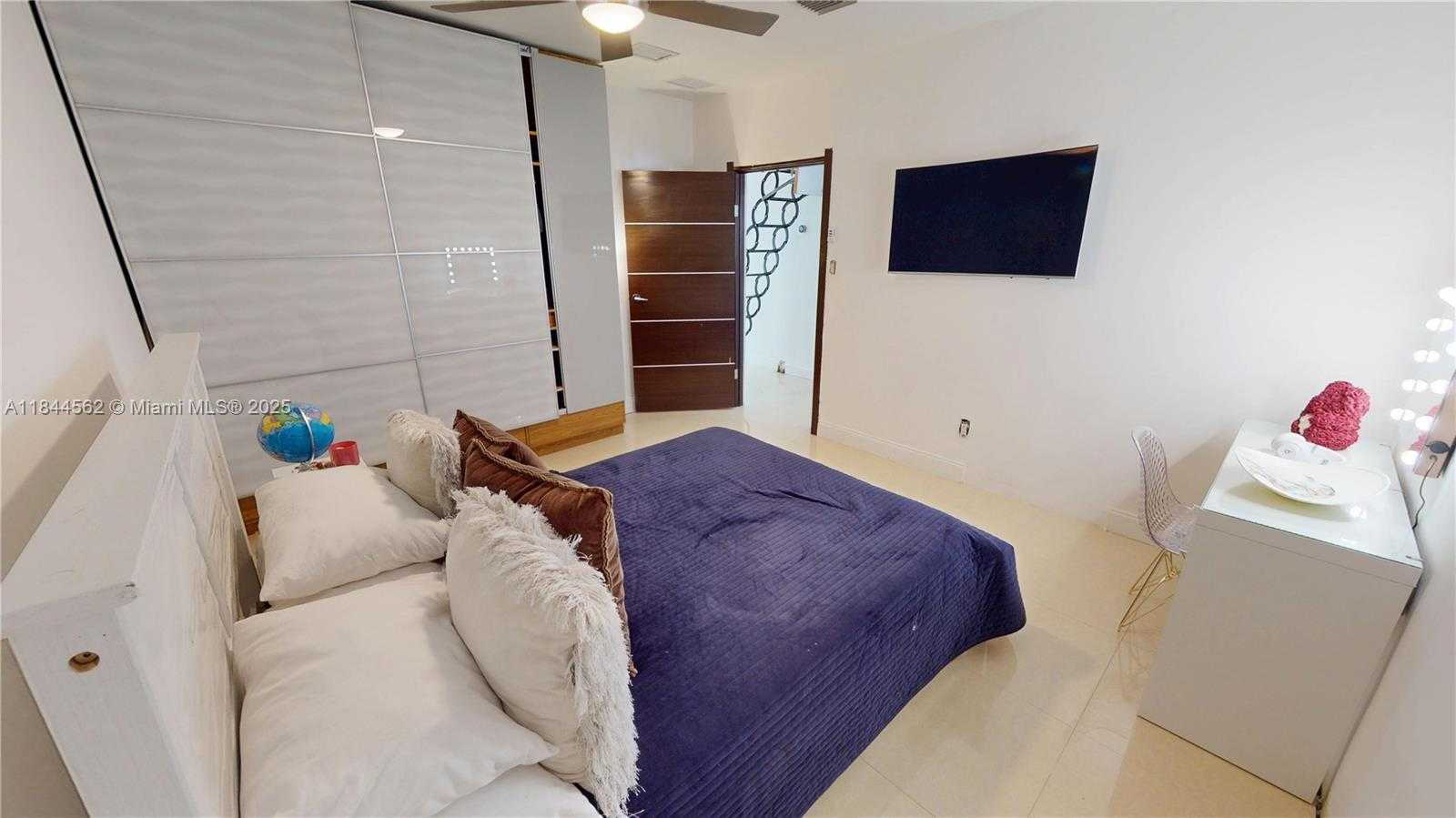 Small Image of 2981 SOUTH WEST 12TH ST, Miami Number 35