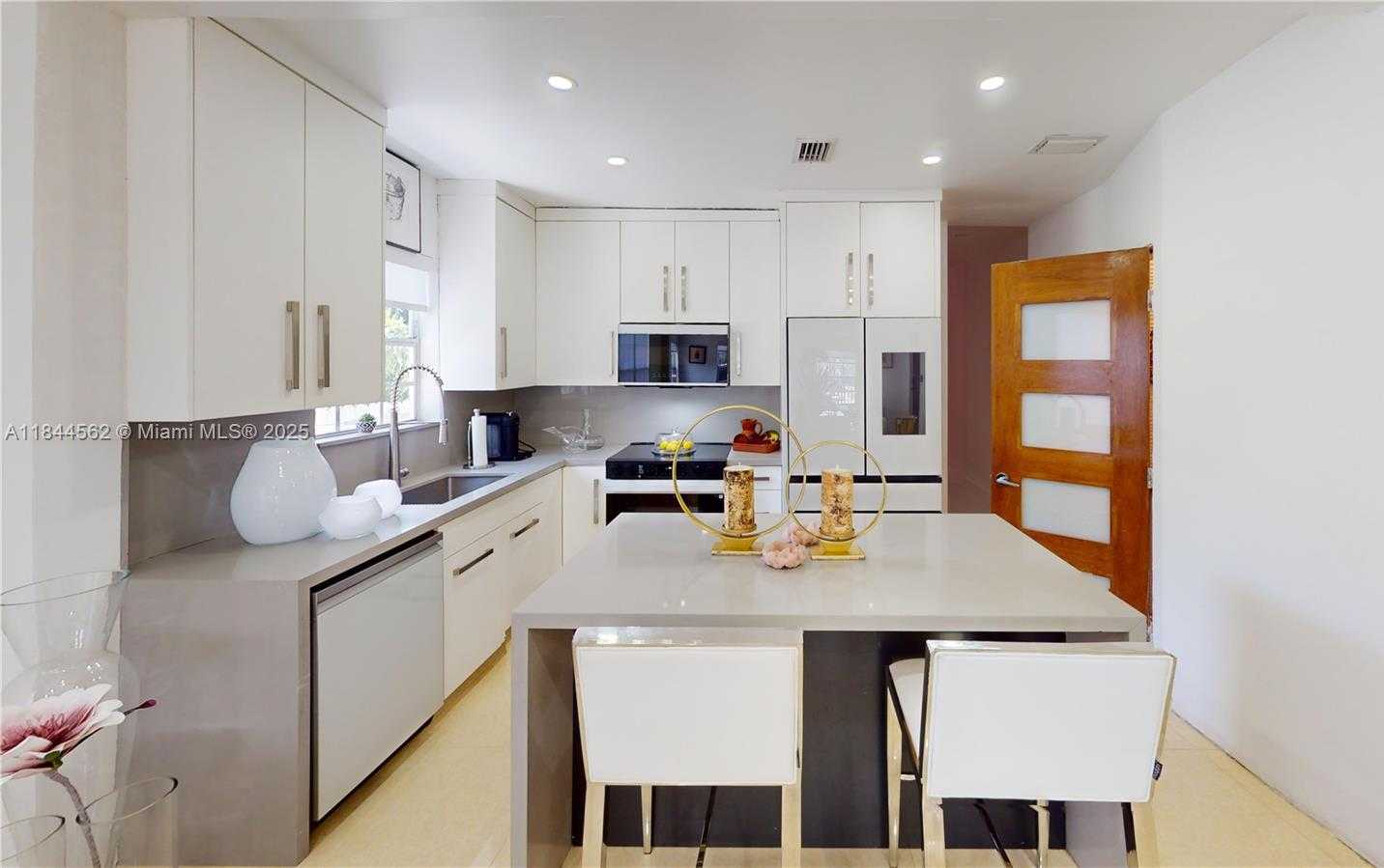 Small Image of 2981 SOUTH WEST 12TH ST, Miami Number 45