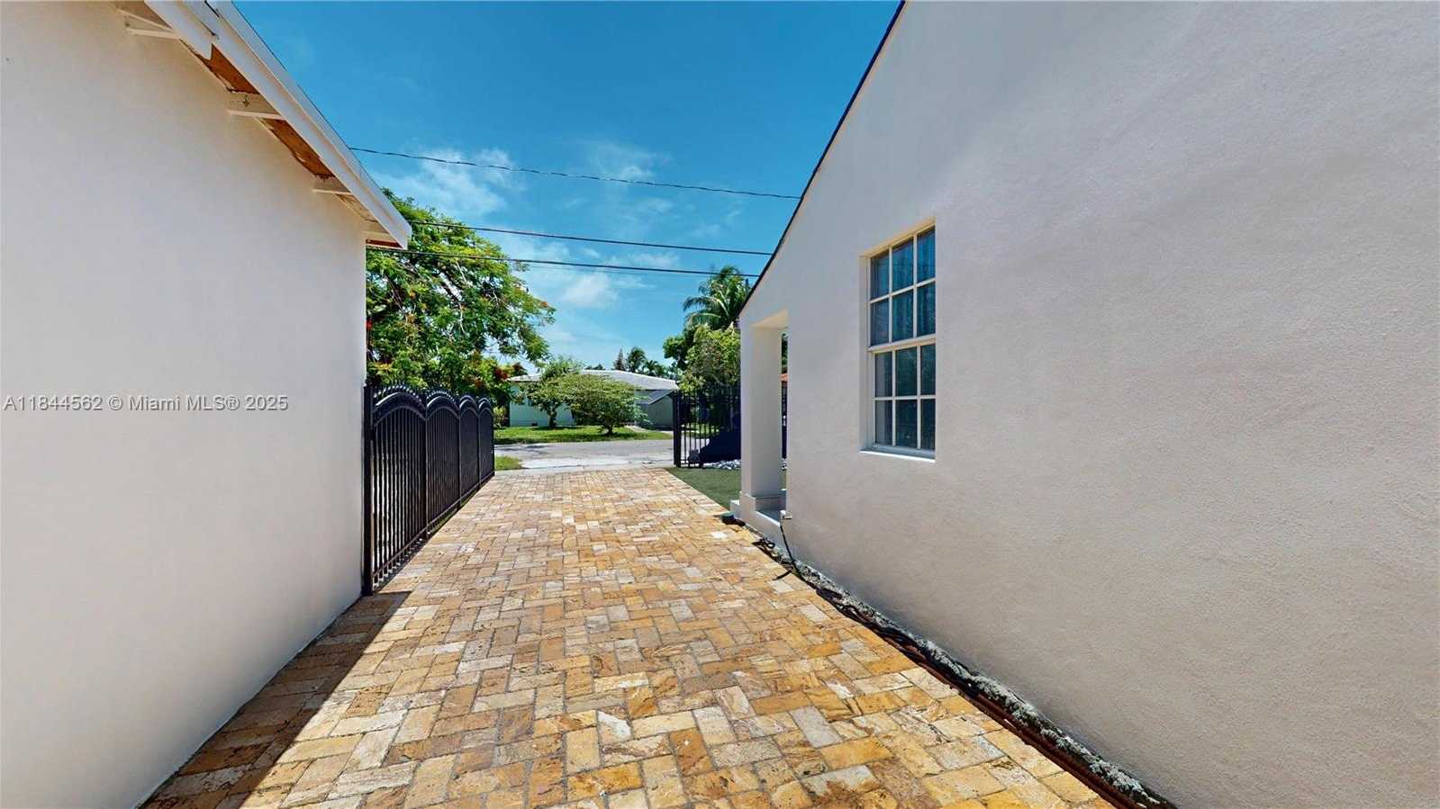 Small Image of 2981 SOUTH WEST 12TH ST, Miami Number 51