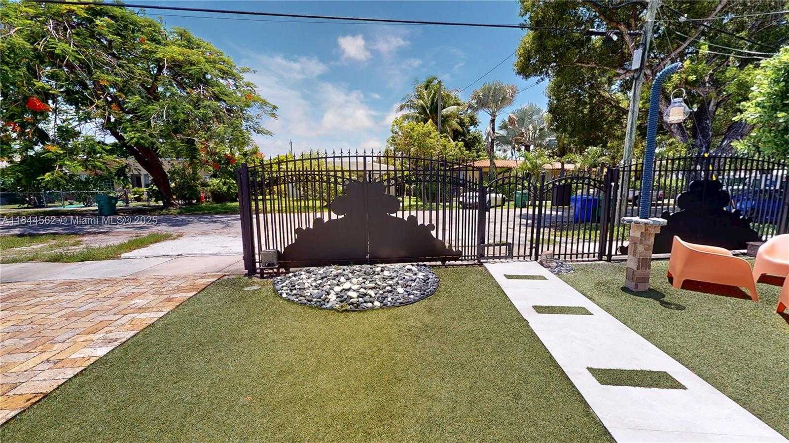 Small Image of 2981 SOUTH WEST 12TH ST, Miami Number 52