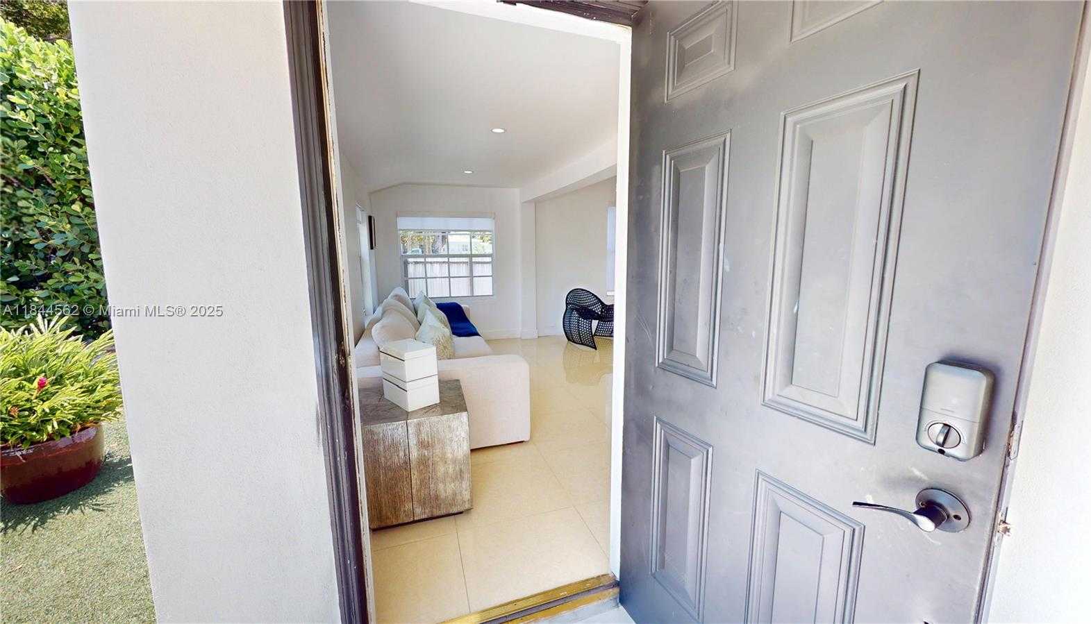 Small Image of 2981 SOUTH WEST 12TH ST, Miami Number 54