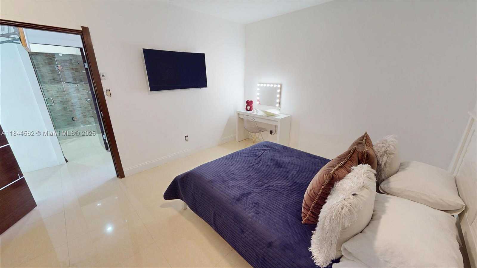 Small Image of 2981 SOUTH WEST 12TH ST, Miami Number 70