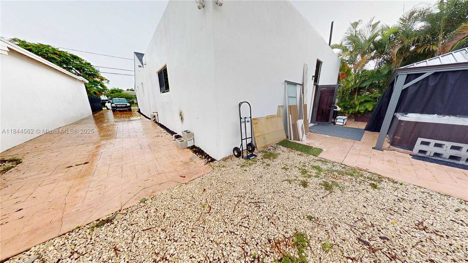 Small Image of 2981 SOUTH WEST 12TH ST, Miami Number 92