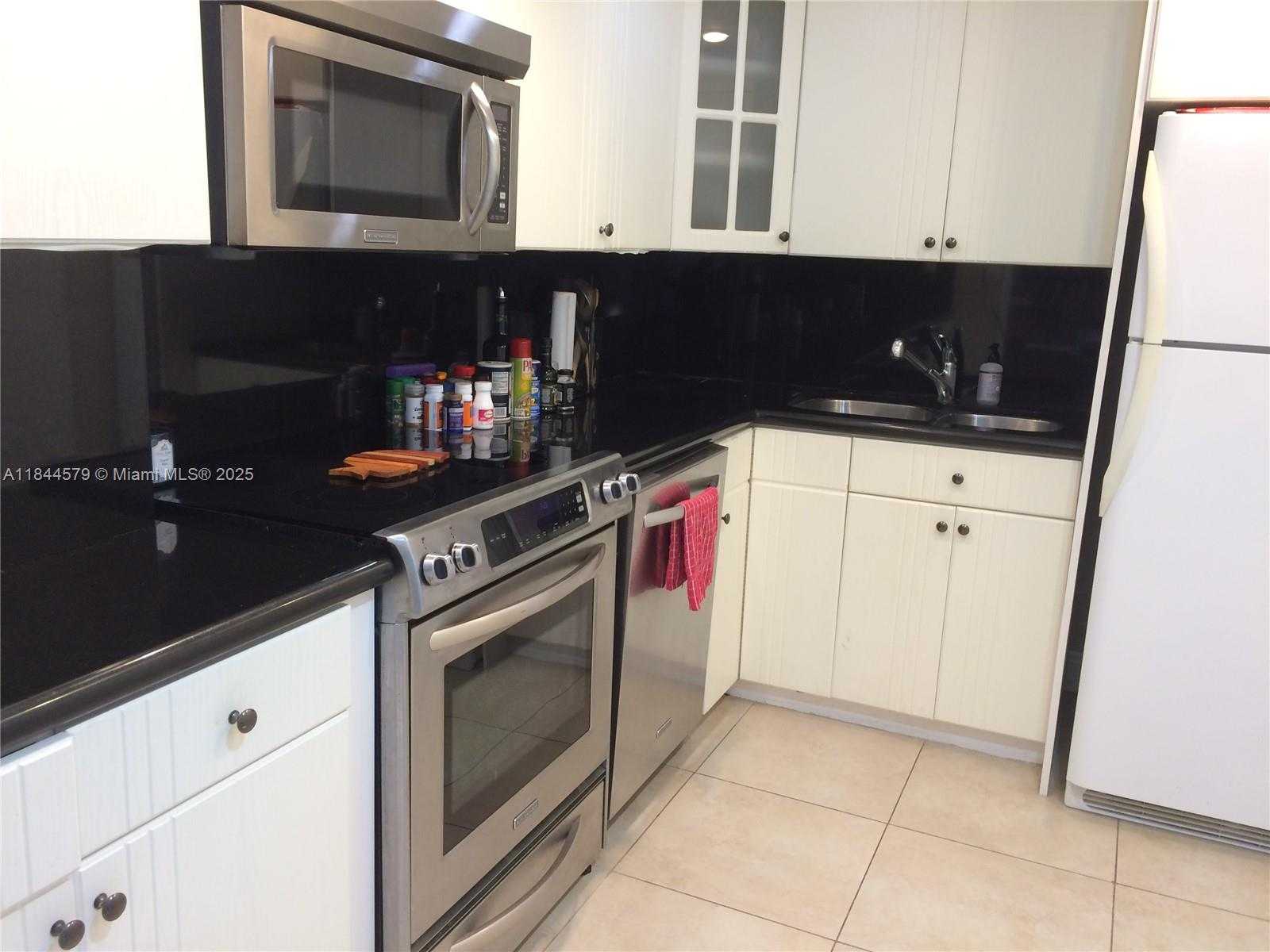 Small Image of 145 SOUTH EAST 25TH RD #301, Miami Number 4