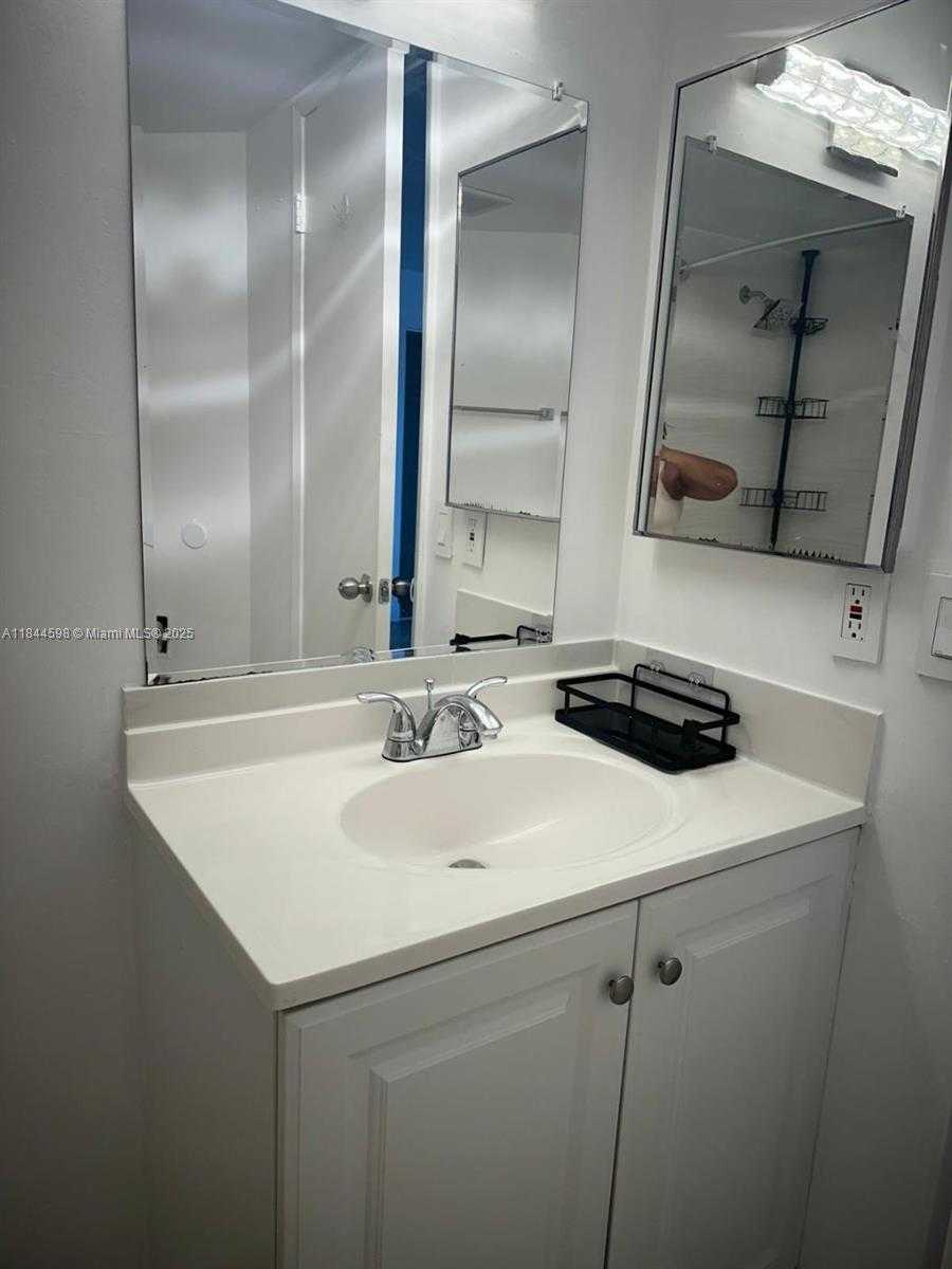 Small Image of 9421 FONTAINEBLEAU BLVD #212-35, Miami Number 14