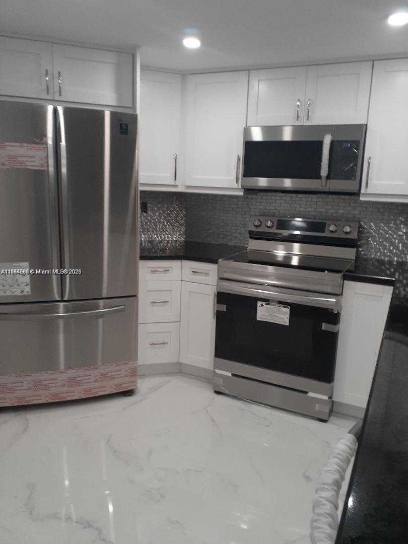 Small Image of 9421 FONTAINEBLEAU BLVD #212-35, Miami Number 3