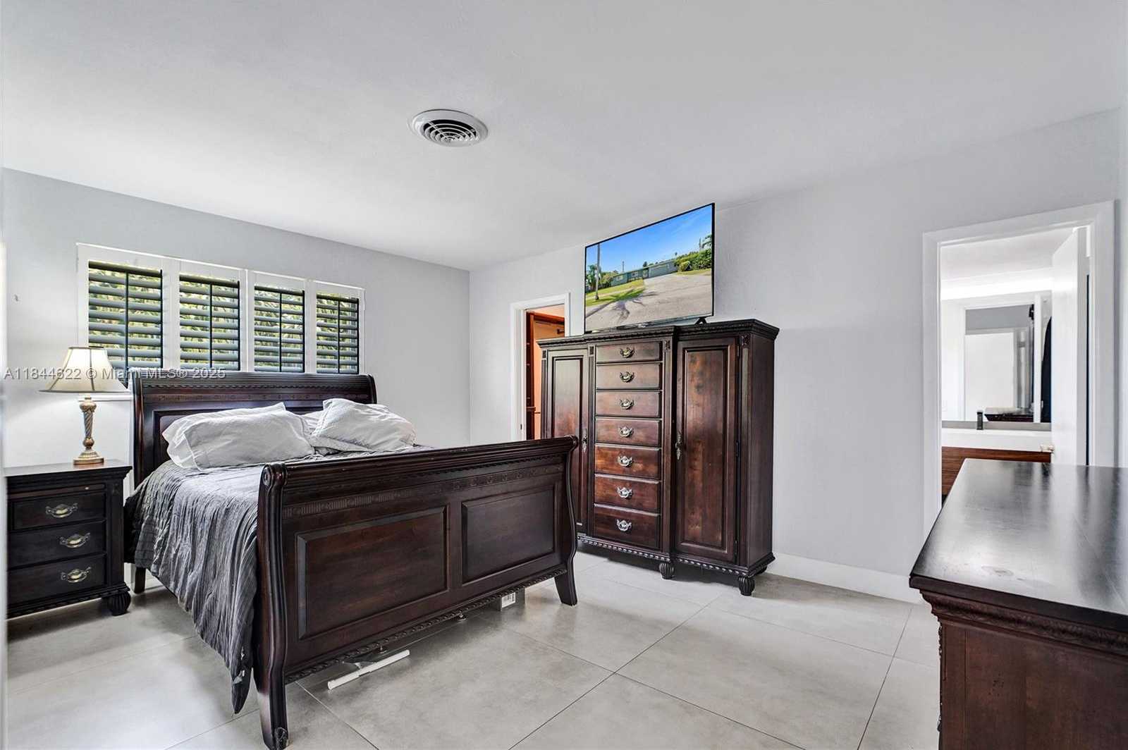 Small Image of 1940 NORTH EAST 185TH TER, North Miami Beach Number 18