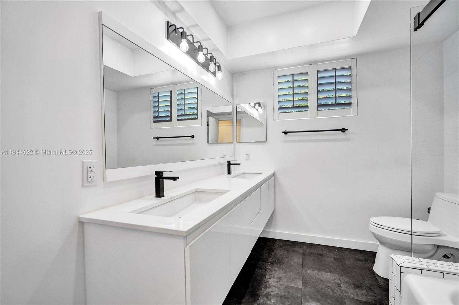 Small Image of 1940 NORTH EAST 185TH TER, North Miami Beach Number 23
