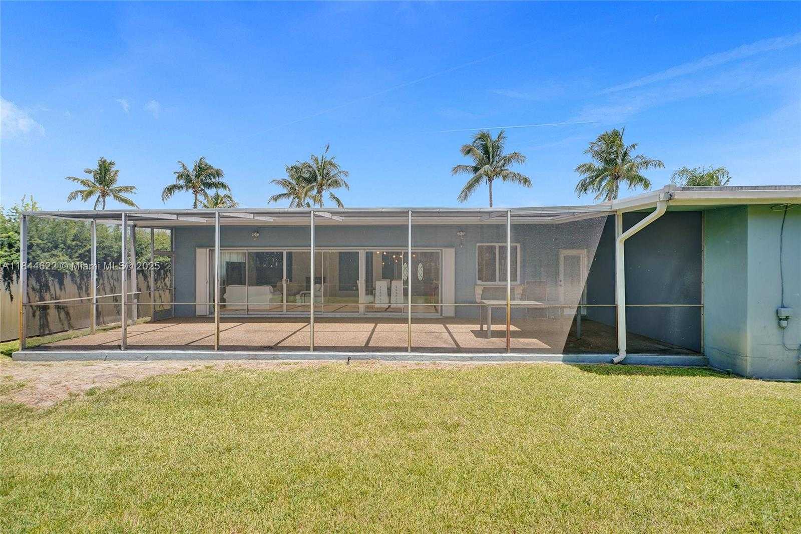 Small Image of 1940 NORTH EAST 185TH TER, North Miami Beach Number 29